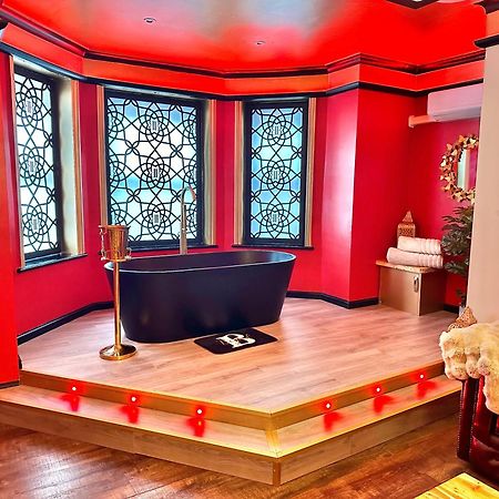 Beyond - Romantic Basement Apartment - Close To Beach - With Parking Bournemouth Ngoại thất bức ảnh