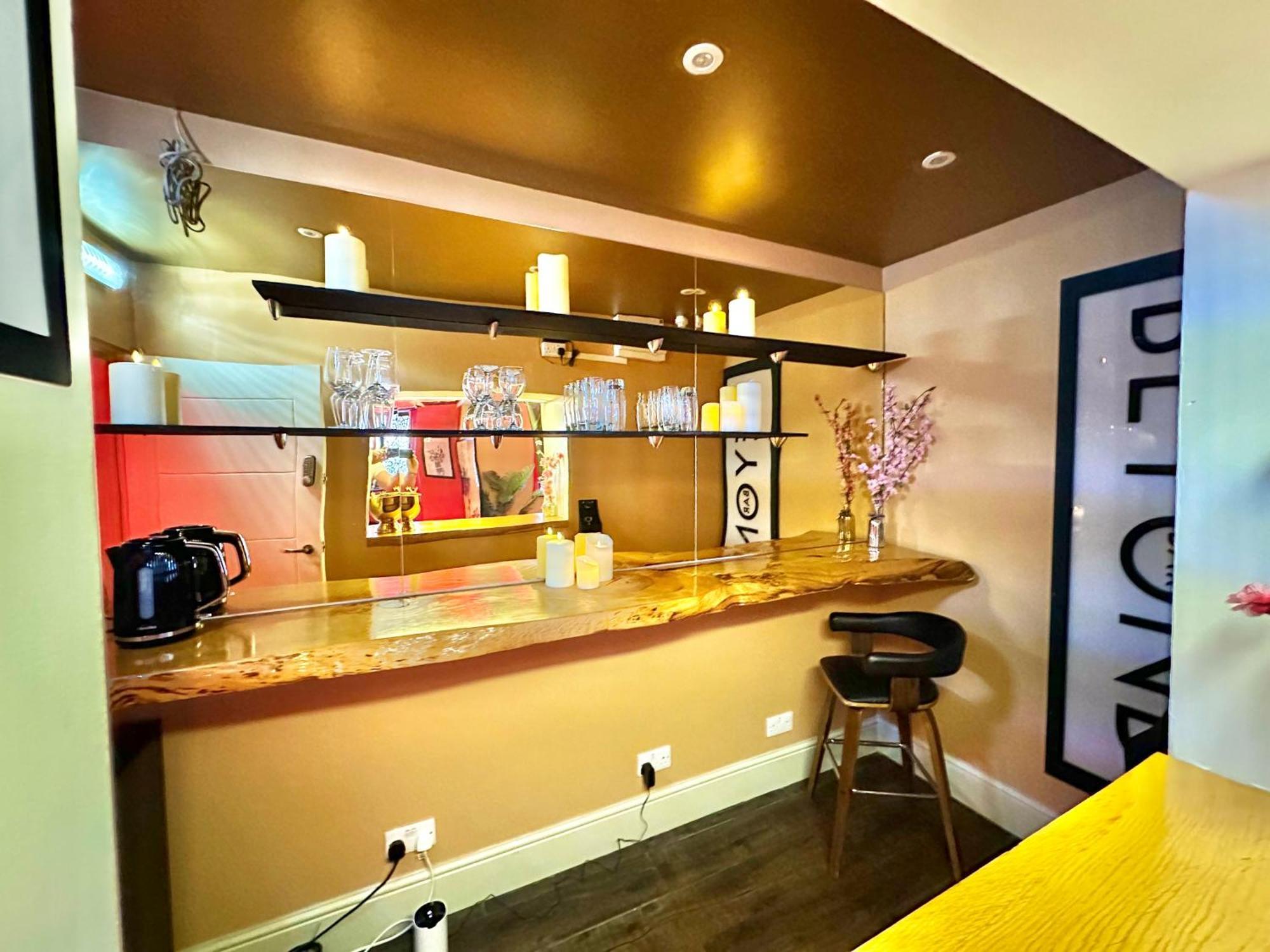 Beyond - Romantic Basement Apartment - Close To Beach - With Parking Bournemouth Ngoại thất bức ảnh