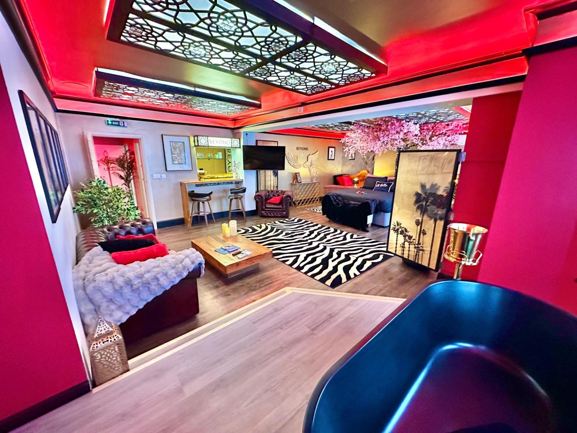 Beyond - Romantic Basement Apartment - Close To Beach - With Parking Bournemouth Ngoại thất bức ảnh