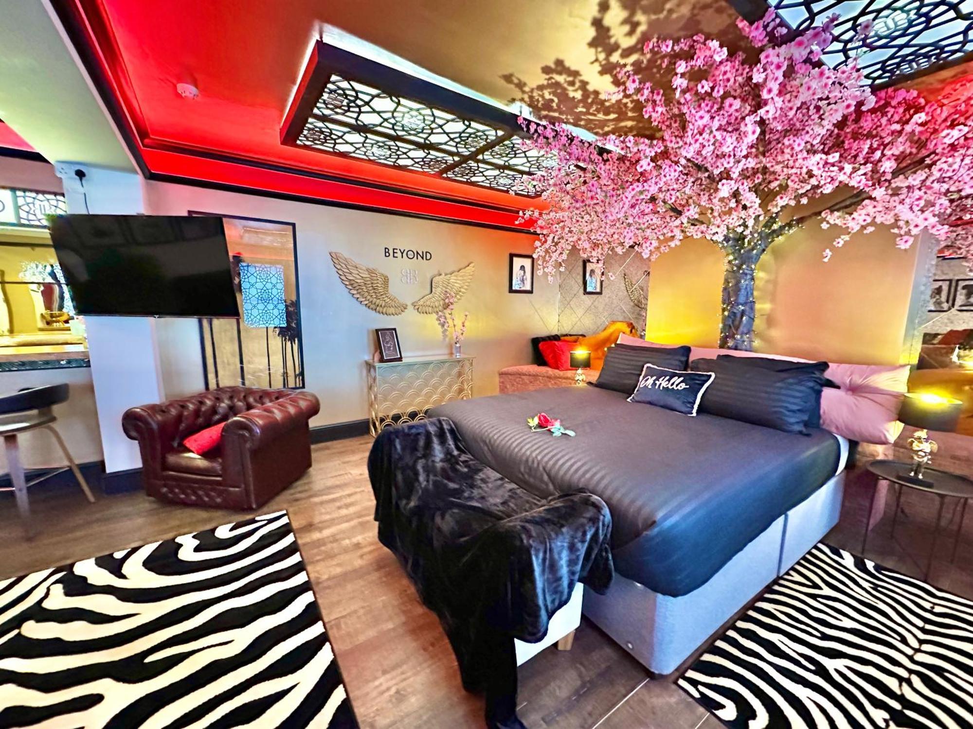 Beyond - Romantic Basement Apartment - Close To Beach - With Parking Bournemouth Ngoại thất bức ảnh