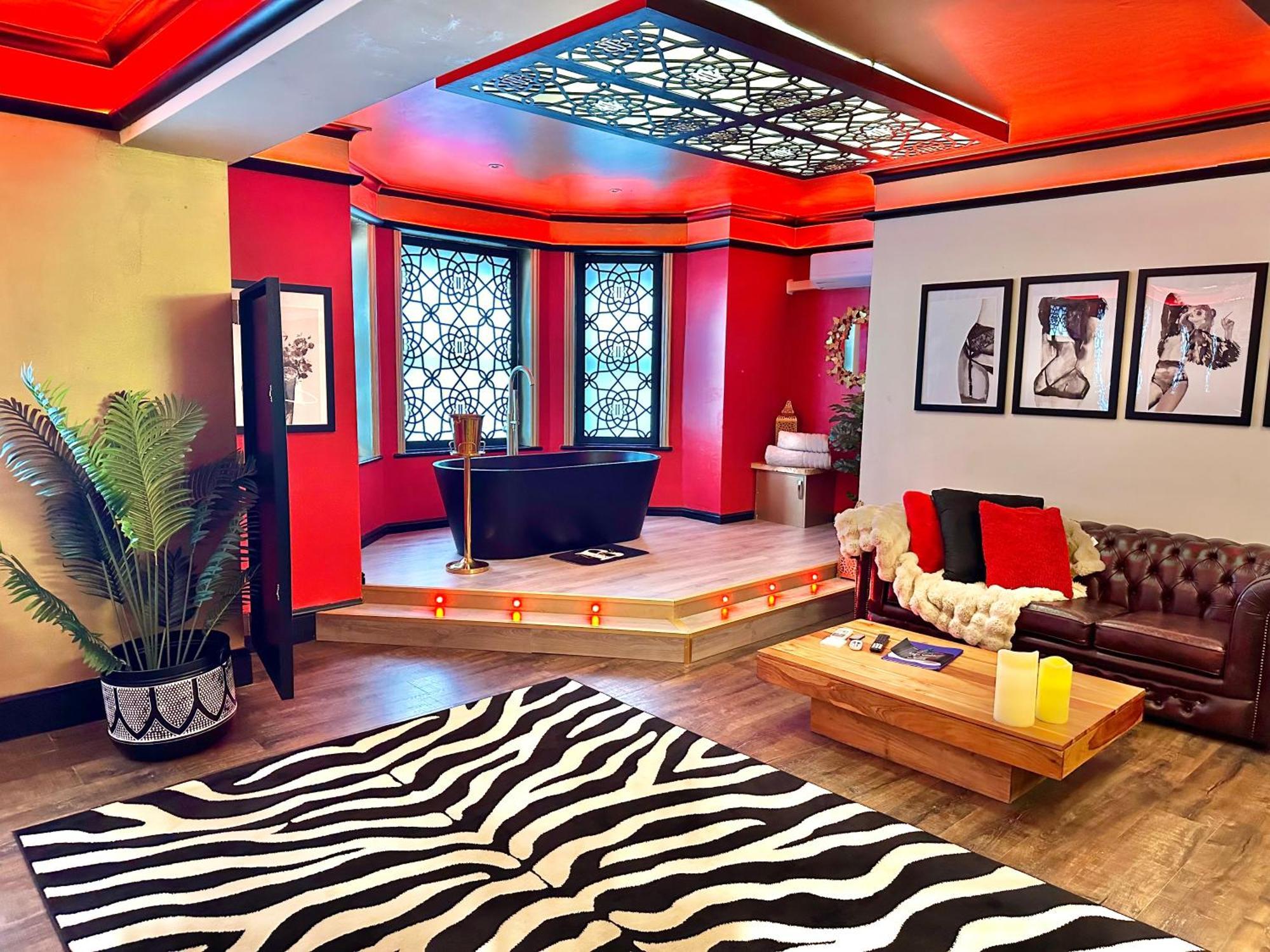 Beyond - Romantic Basement Apartment - Close To Beach - With Parking Bournemouth Ngoại thất bức ảnh