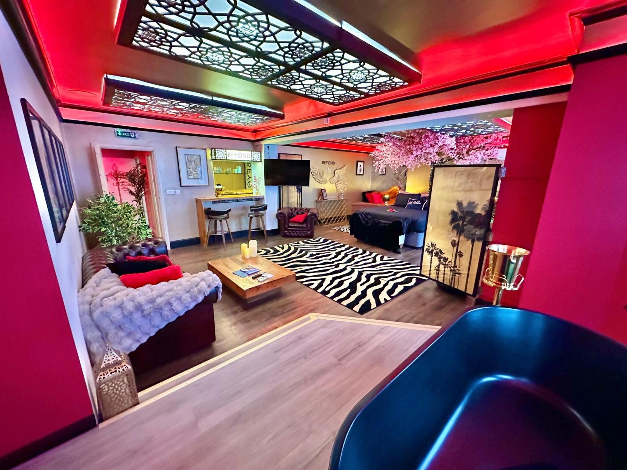 Beyond - Romantic Basement Apartment - Close To Beach - With Parking Bournemouth Ngoại thất bức ảnh
