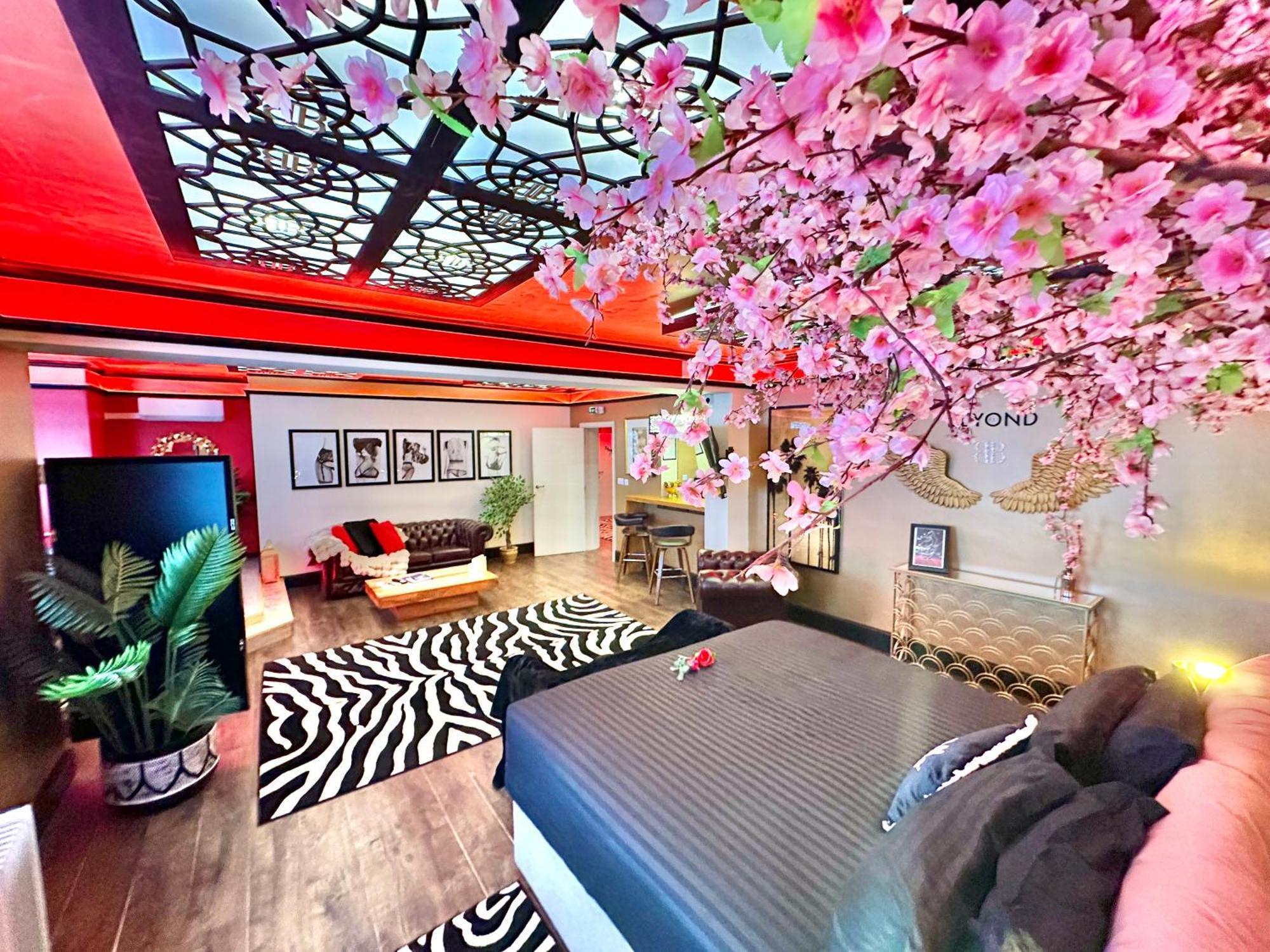 Beyond - Romantic Basement Apartment - Close To Beach - With Parking Bournemouth Ngoại thất bức ảnh