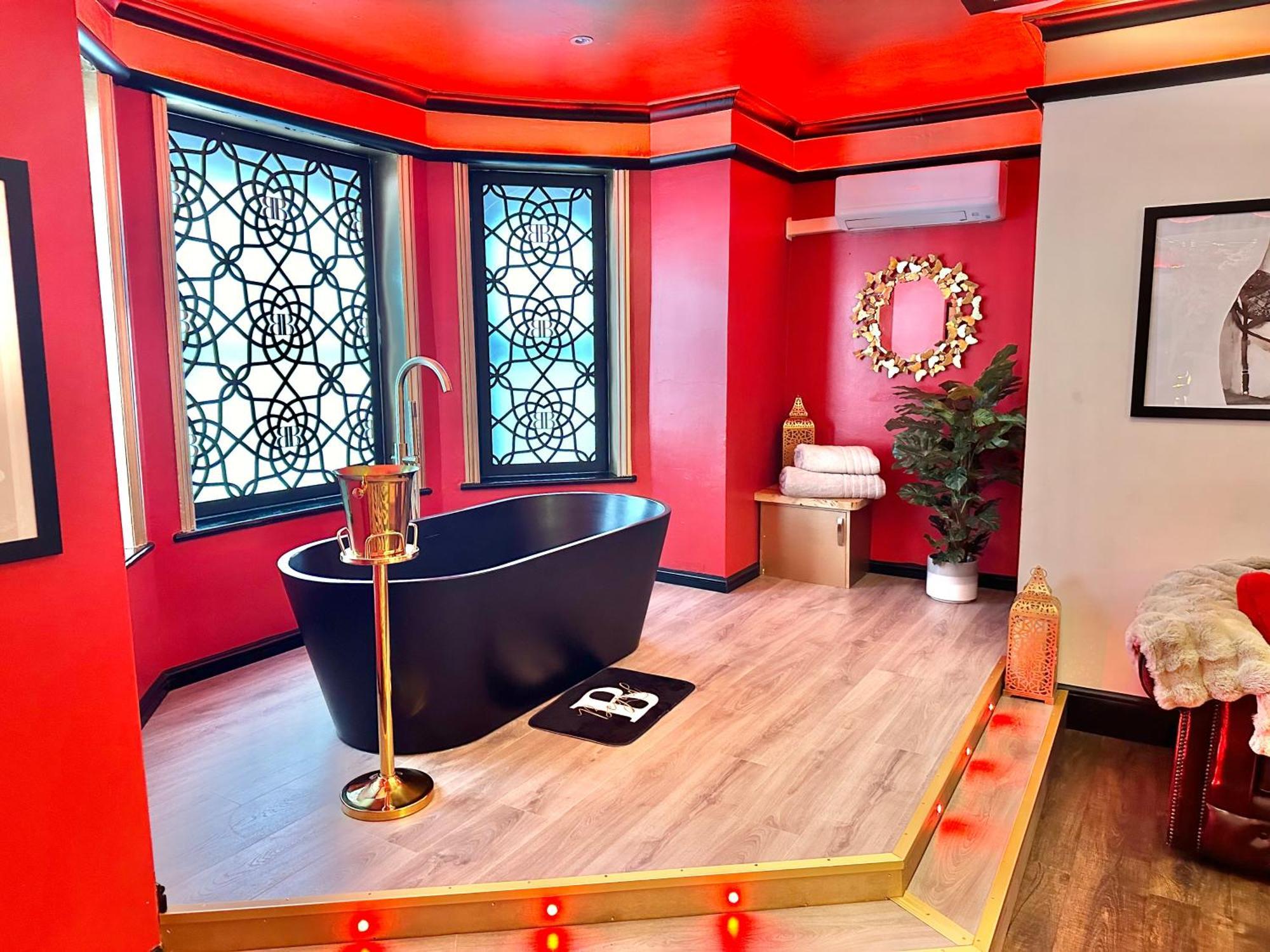 Beyond - Romantic Basement Apartment - Close To Beach - With Parking Bournemouth Ngoại thất bức ảnh