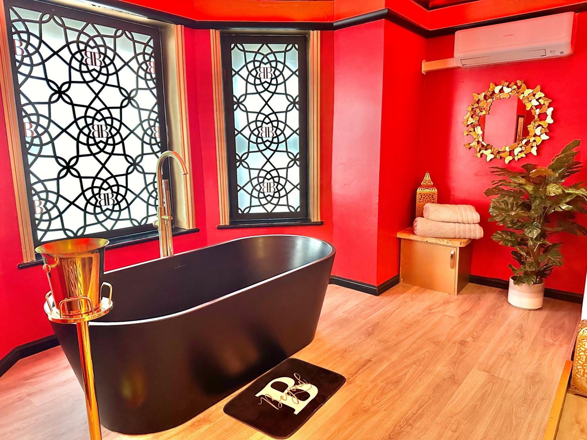 Beyond - Romantic Basement Apartment - Close To Beach - With Parking Bournemouth Ngoại thất bức ảnh