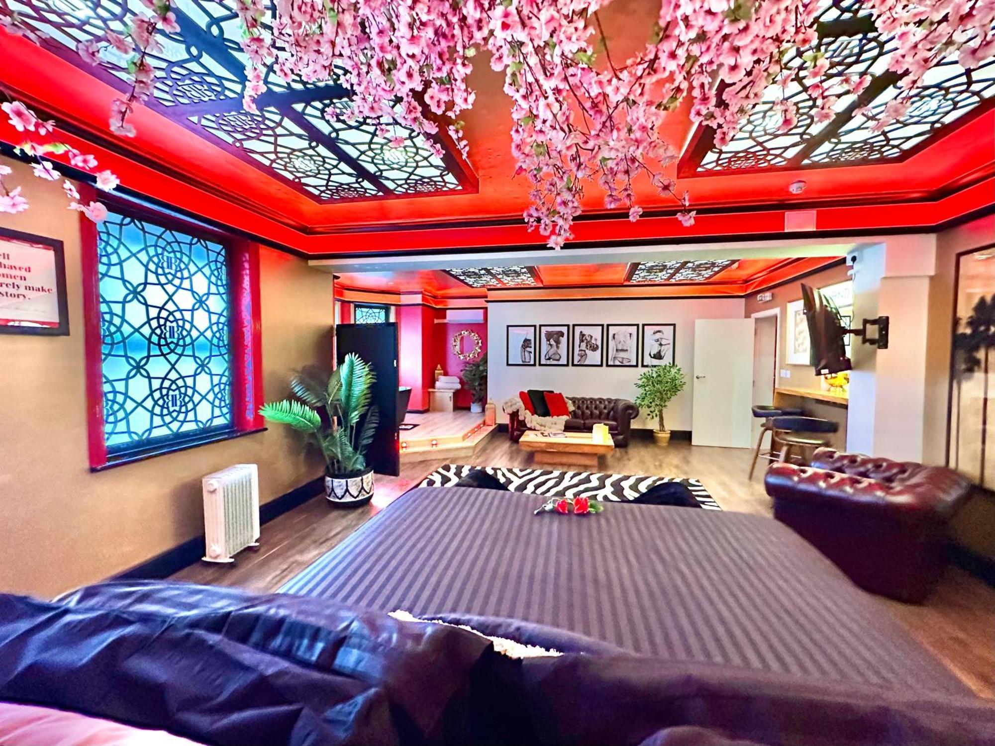 Beyond - Romantic Basement Apartment - Close To Beach - With Parking Bournemouth Ngoại thất bức ảnh