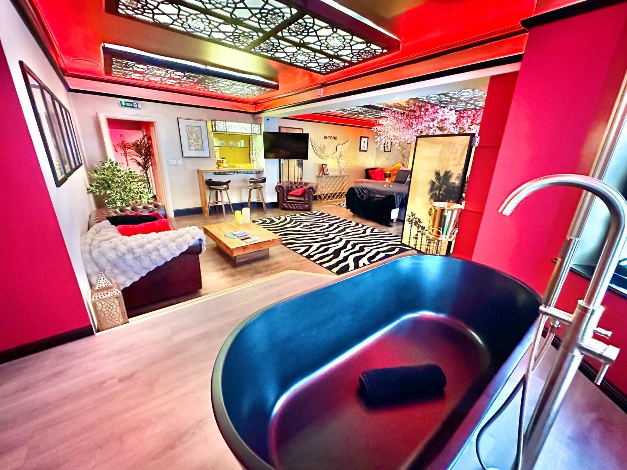 Beyond - Romantic Basement Apartment - Close To Beach - With Parking Bournemouth Ngoại thất bức ảnh
