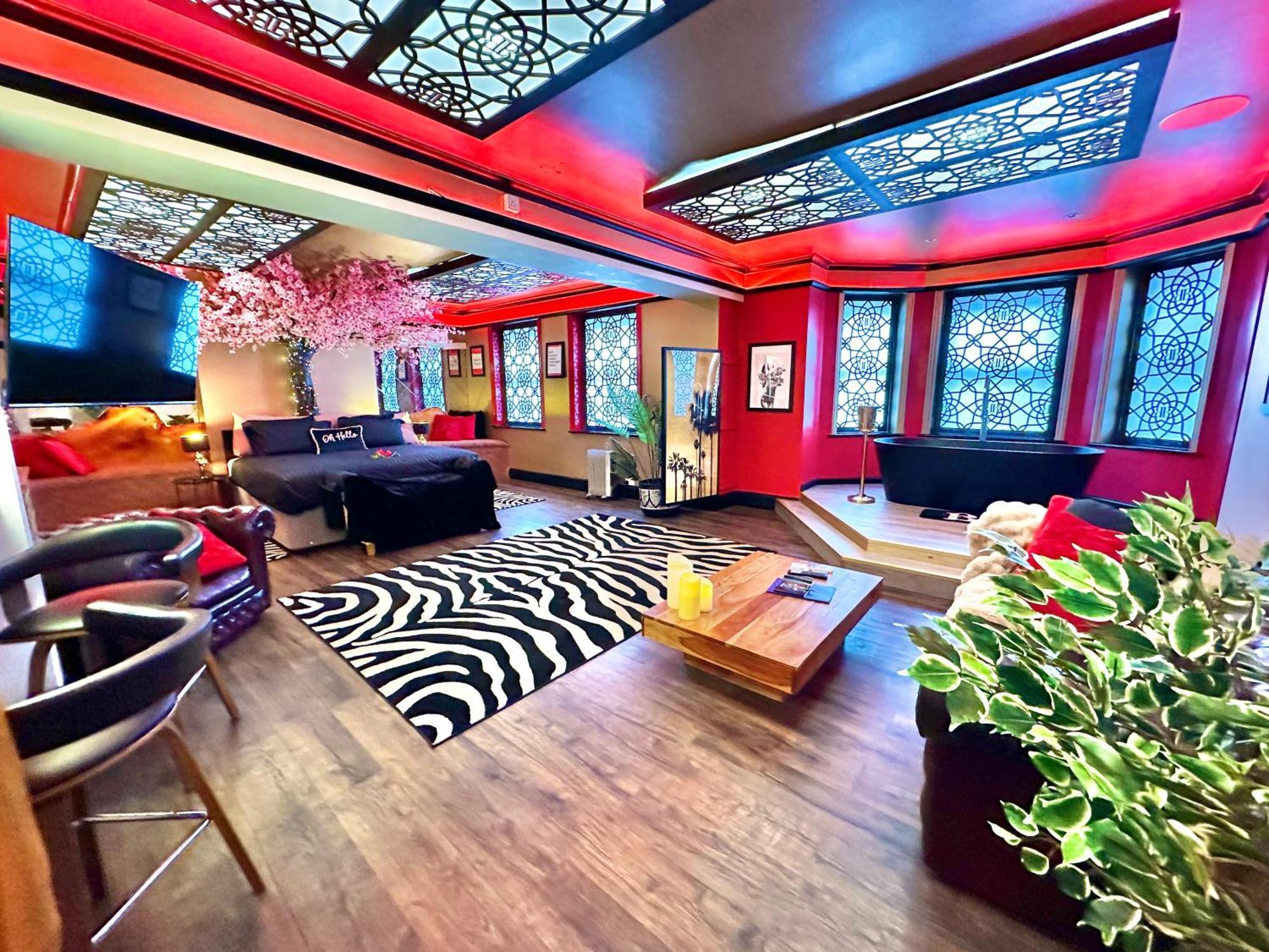 Beyond - Romantic Basement Apartment - Close To Beach - With Parking Bournemouth Ngoại thất bức ảnh