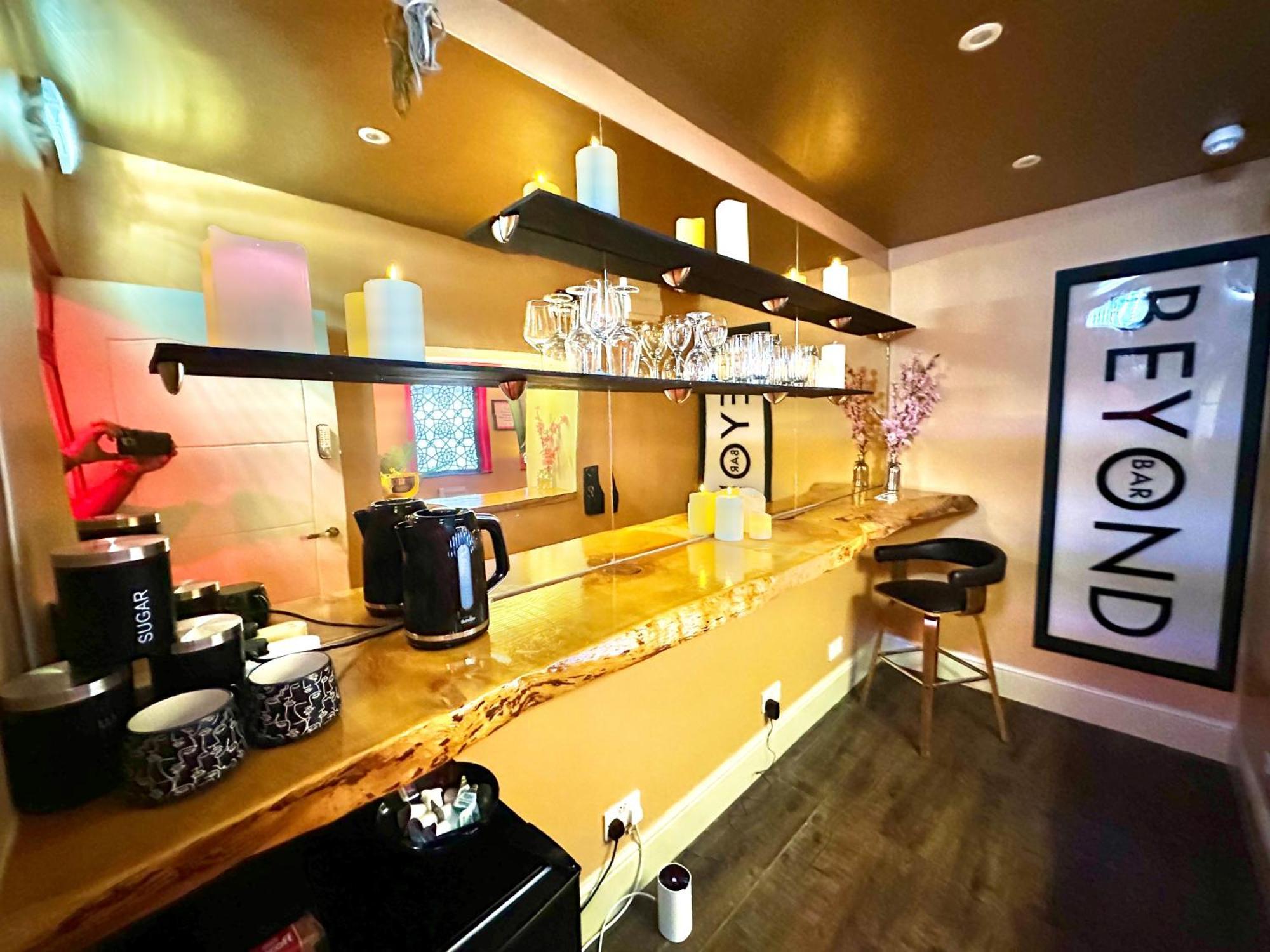 Beyond - Romantic Basement Apartment - Close To Beach - With Parking Bournemouth Ngoại thất bức ảnh
