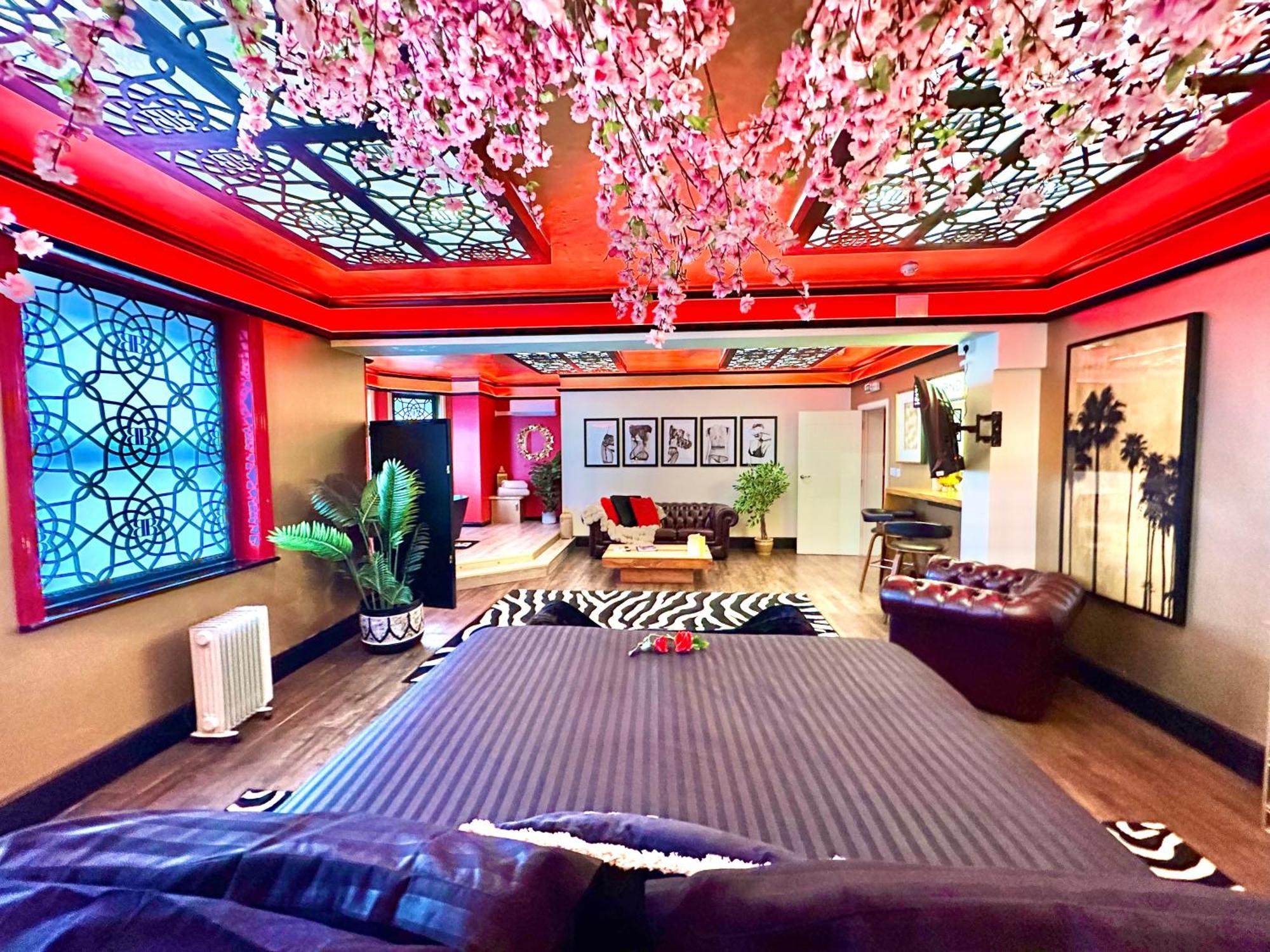 Beyond - Romantic Basement Apartment - Close To Beach - With Parking Bournemouth Ngoại thất bức ảnh