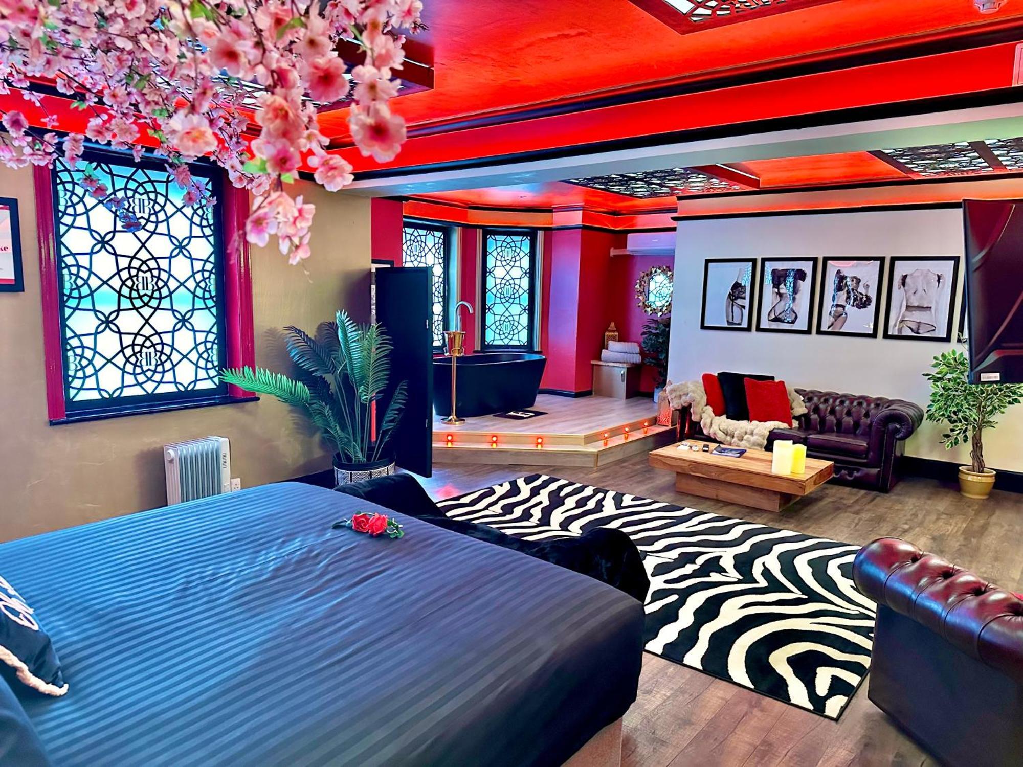 Beyond - Romantic Basement Apartment - Close To Beach - With Parking Bournemouth Ngoại thất bức ảnh